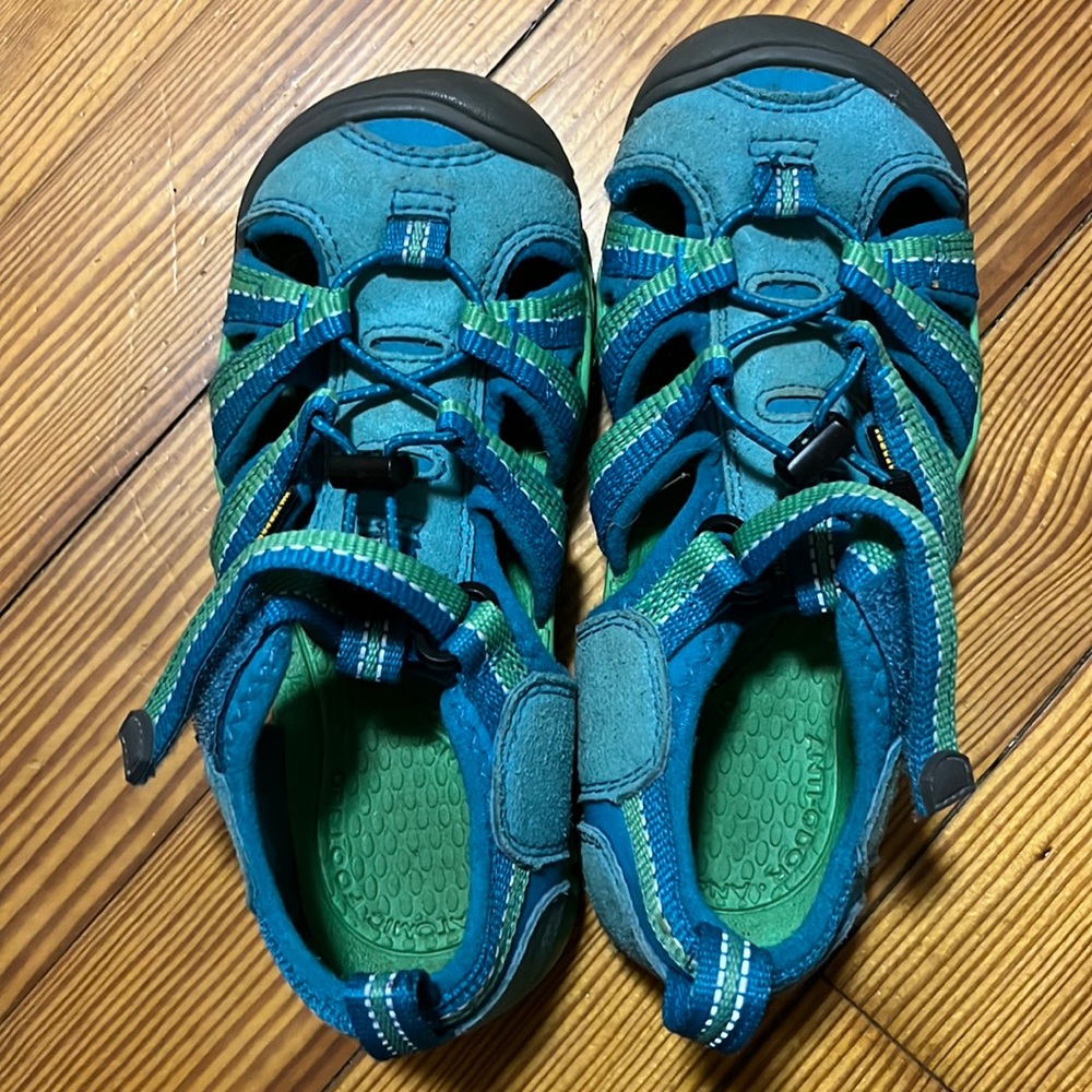 Offers welcome ~~ Keen hiking sandals kids US13